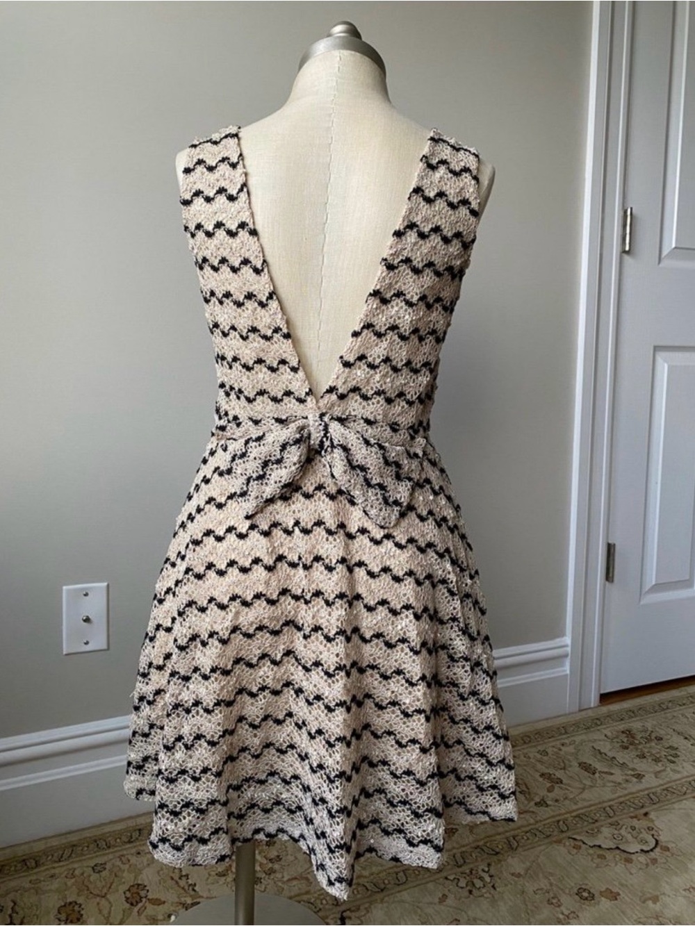 Sleeveless Cream & Black Bow mini dress size S M